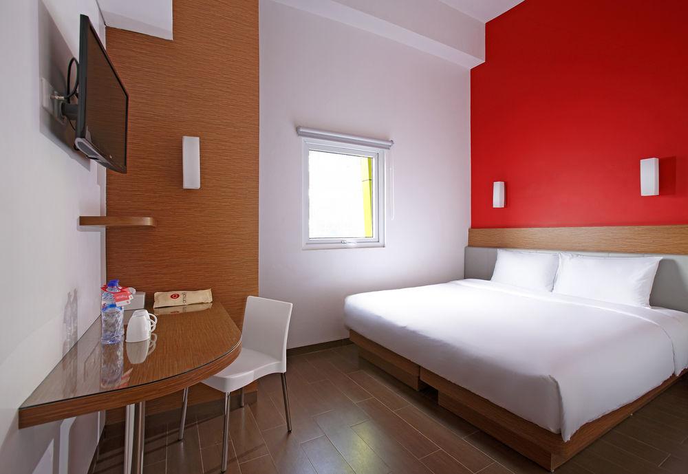 Amaris Hotel Pancoran Jakarta Exterior foto