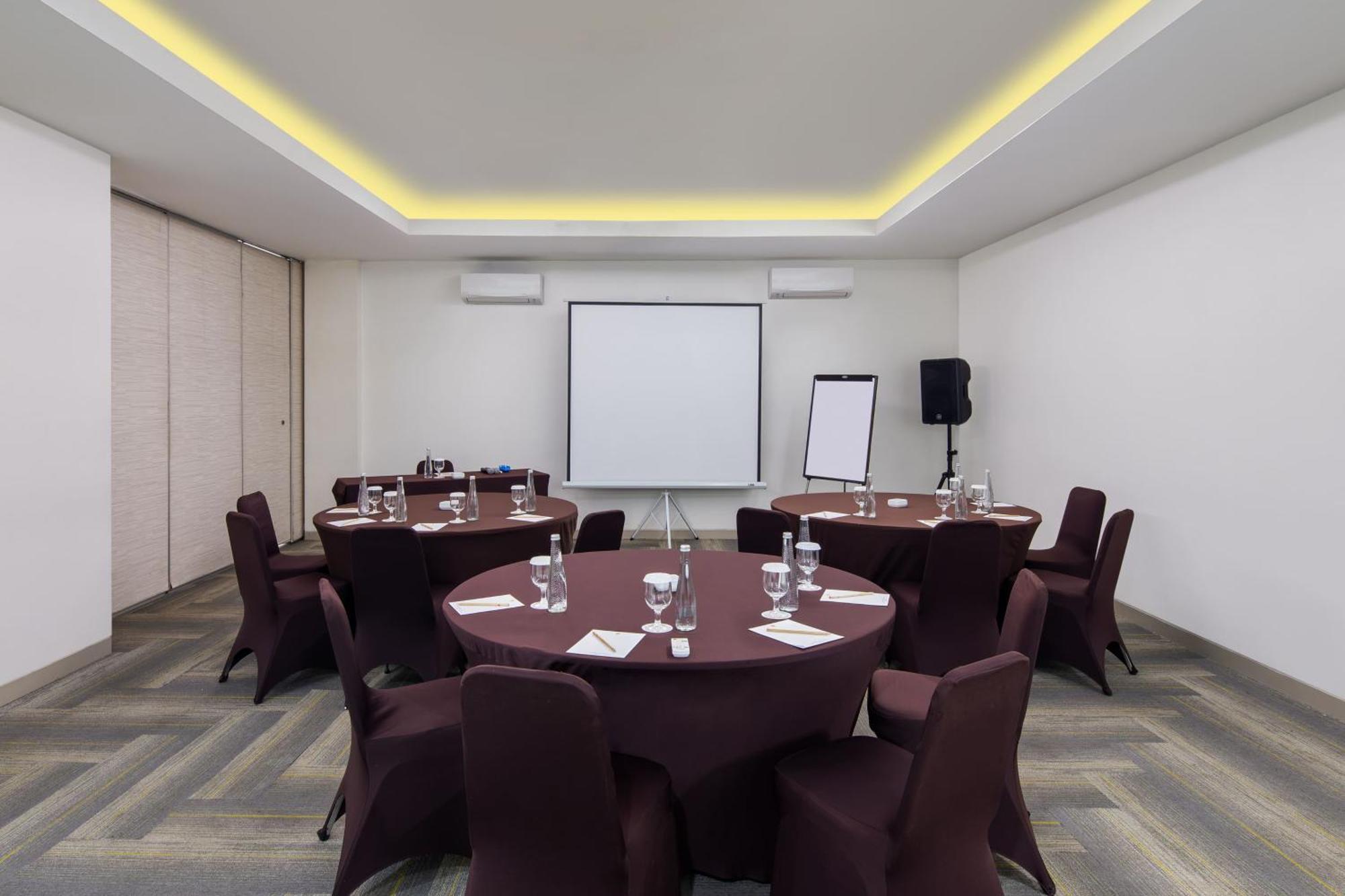 Amaris Hotel Pancoran Jakarta Exterior foto